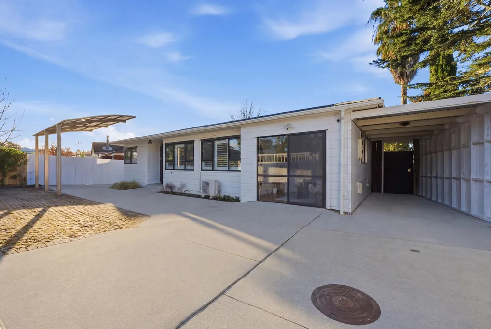 Photos of 58 Beechdale Crescent