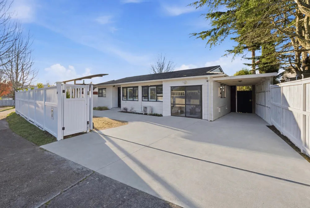 Photos of 58 Beechdale Crescent