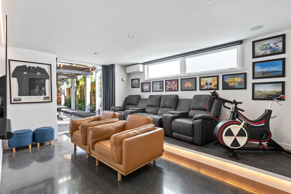 Photos of 34 St Albans Avenue
