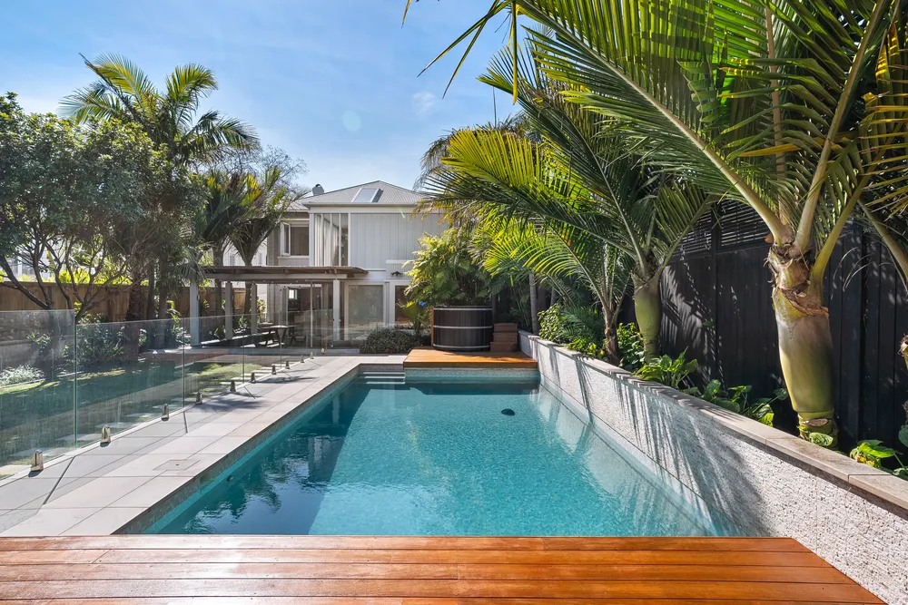 Photos of 34 St Albans Avenue