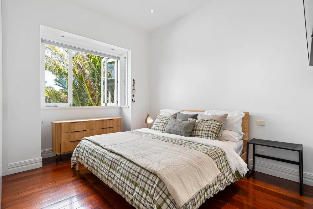 Photos of 34 St Albans Avenue
