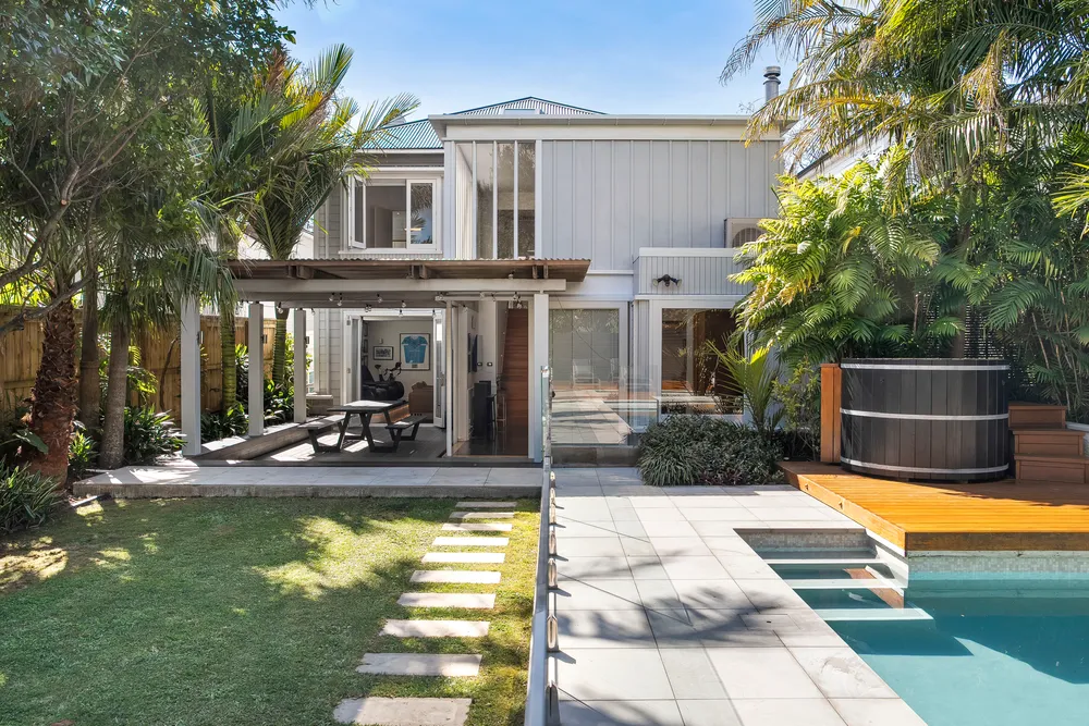 Photos of 34 St Albans Avenue