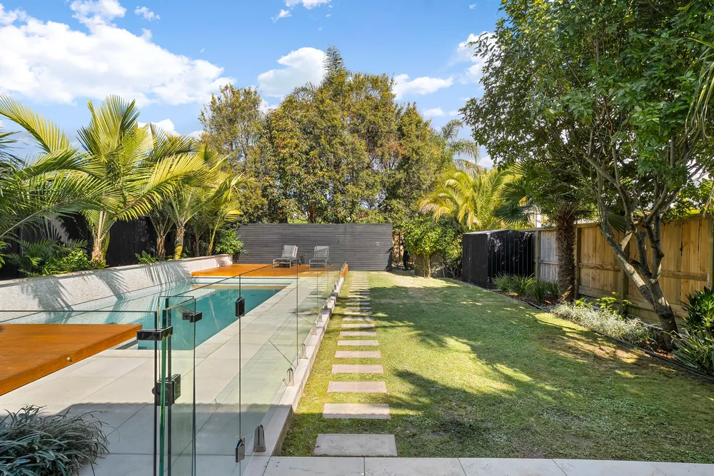 Photos of 34 St Albans Avenue