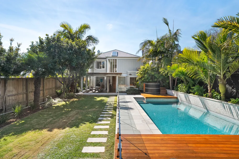 Photos of 34 St Albans Avenue