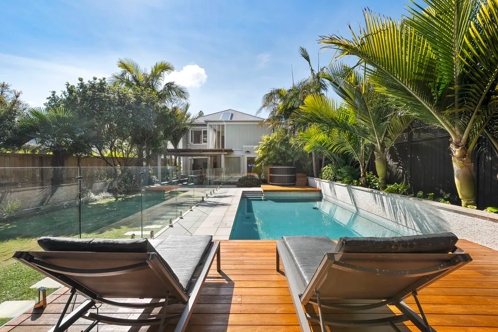 Photos of 34 St Albans Avenue