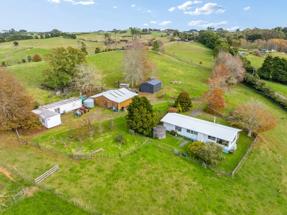Photos of 1984 Hunua Road