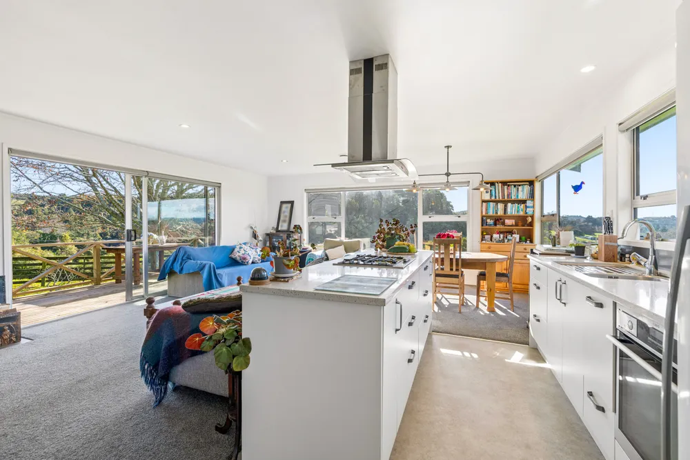 Photos of 1984 Hunua Road