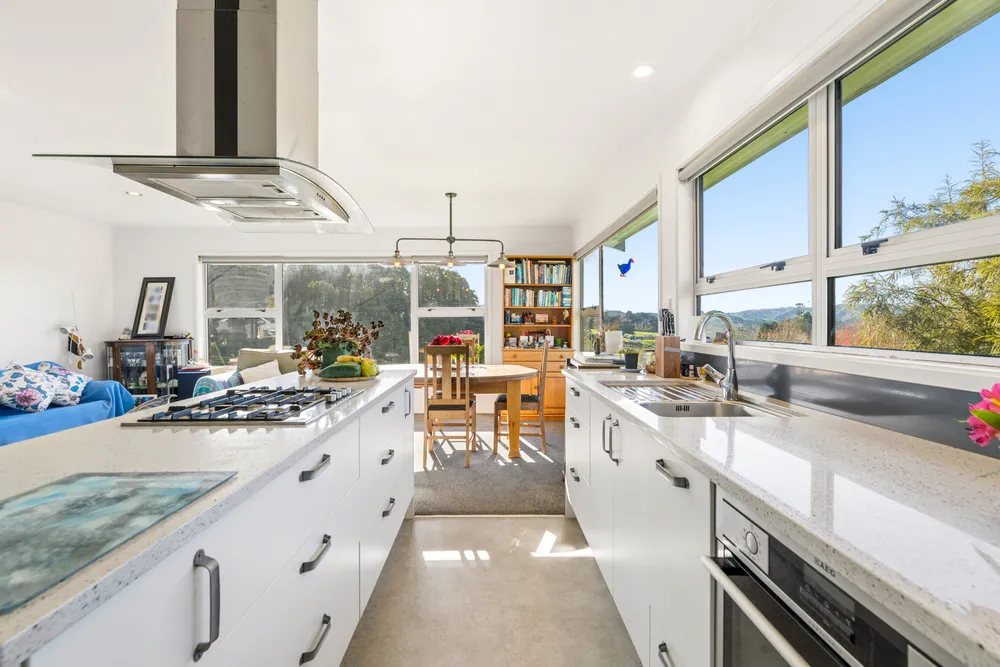 Photos of 1984 Hunua Road