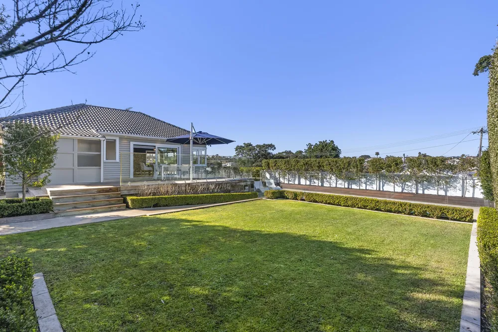 Photos of 1 Cassino Street