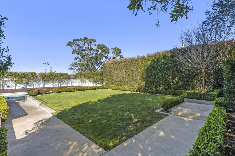 Photos of 1 Cassino Street