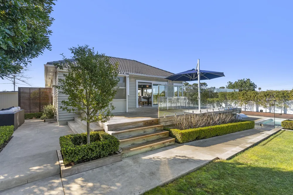 Photos of 1 Cassino Street