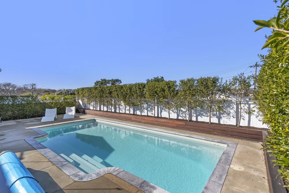 Photos of 1 Cassino Street