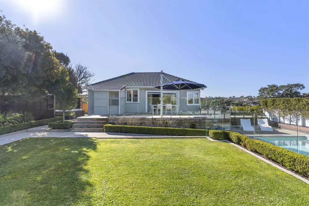 Photos of 1 Cassino Street