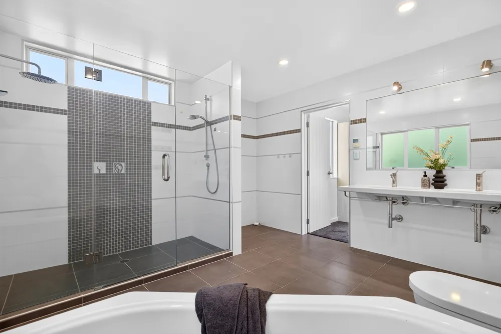Photos of 17 Mansion Court