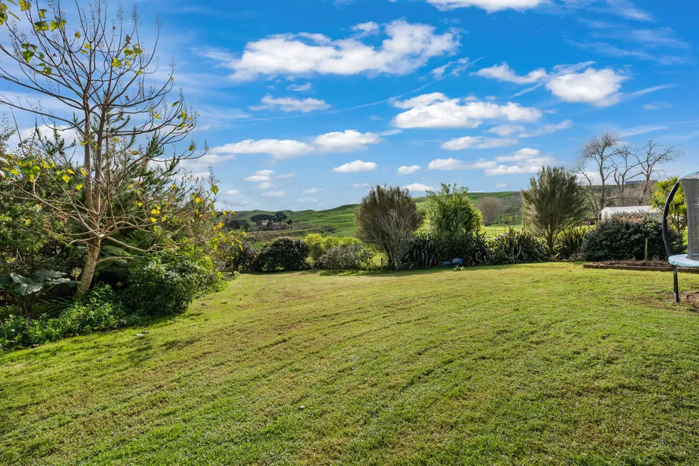 Photos of 475 Tauraroa Road