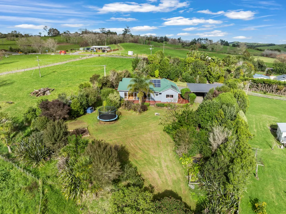 Photos of 475 Tauraroa Road