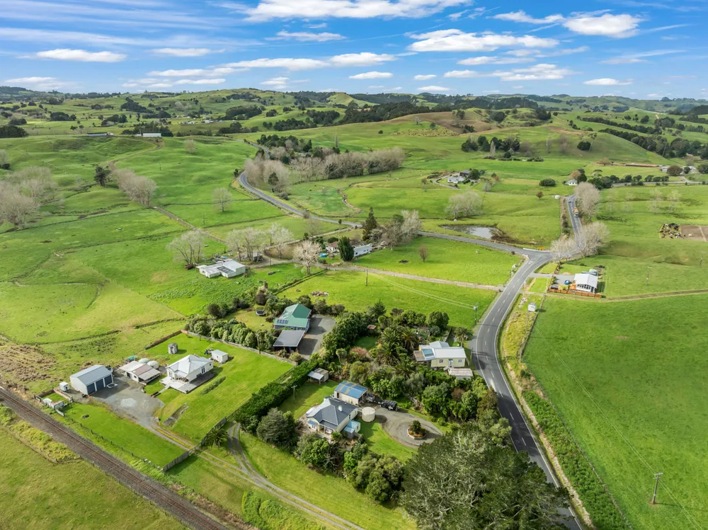 Photos of 475 Tauraroa Road