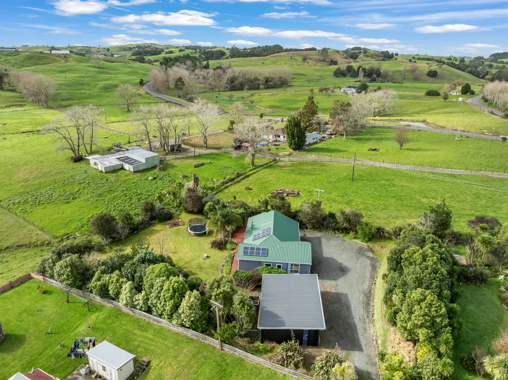 Photos of 475 Tauraroa Road