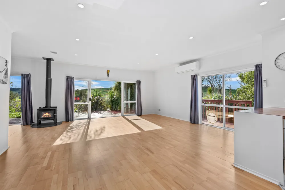 Photos of 475 Tauraroa Road