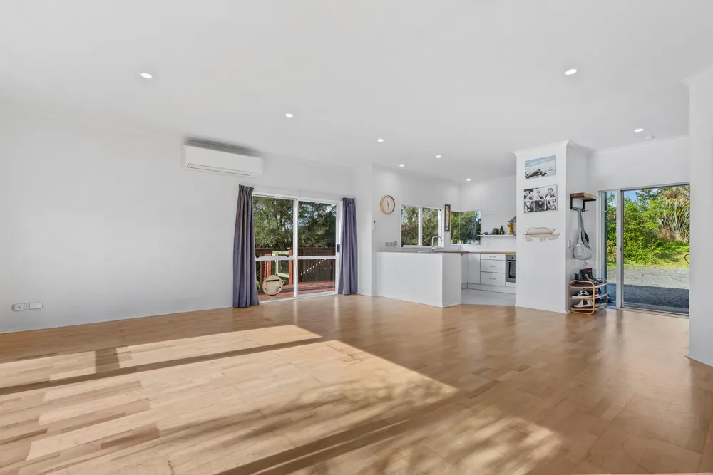 Photos of 475 Tauraroa Road