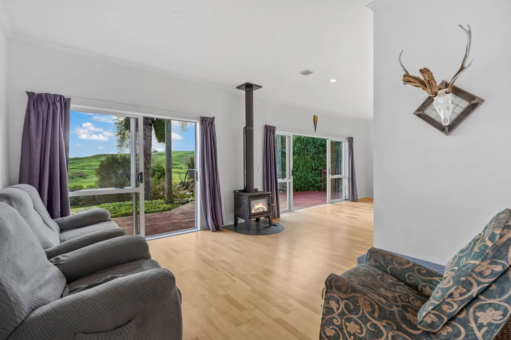 Photos of 475 Tauraroa Road