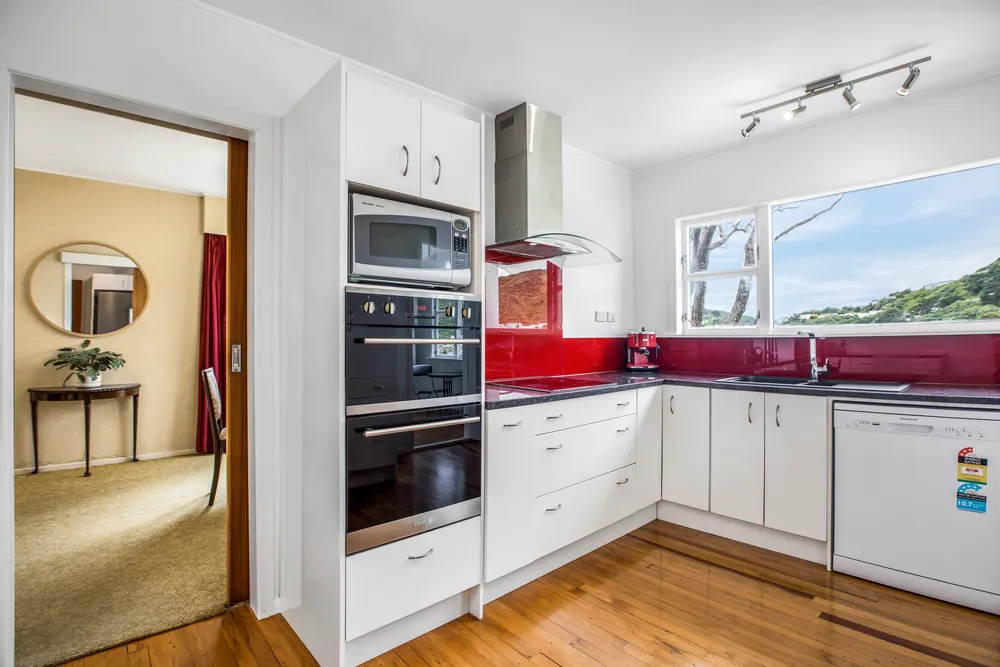 Photos of 31 St Albans Avenue