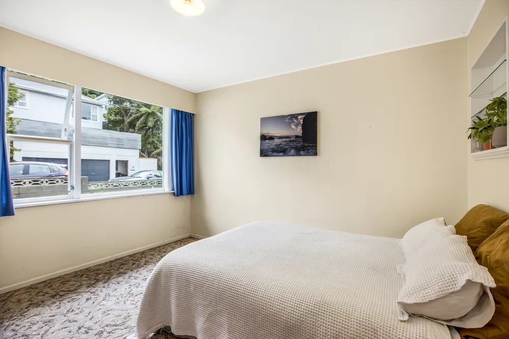 Photos of 31 St Albans Avenue