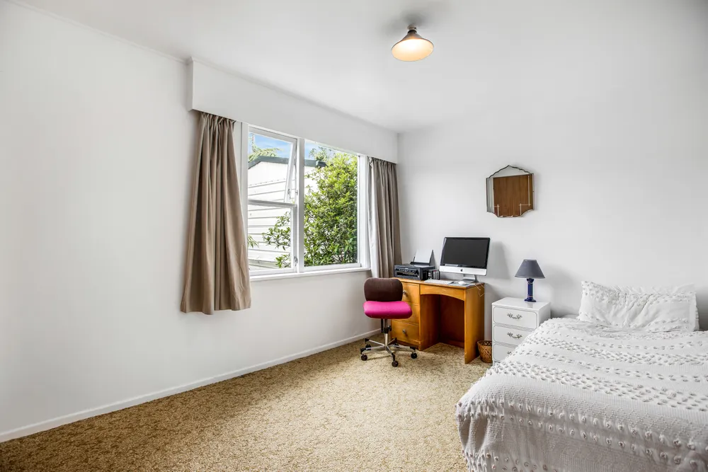 Photos of 31 St Albans Avenue