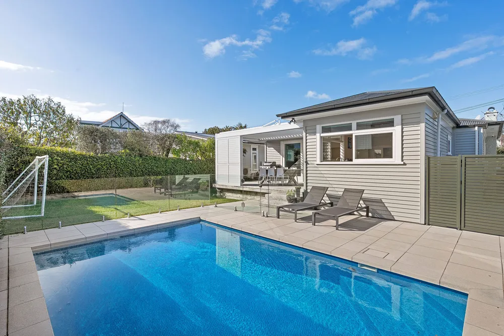 Photos of 5 Challinor Crescent