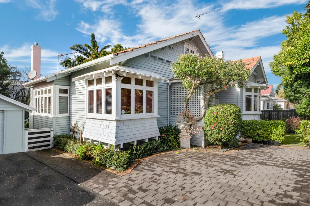 Photos of 924 Mount Eden Road