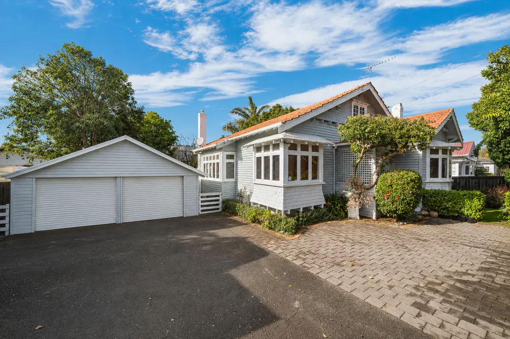 Photos of 924 Mount Eden Road