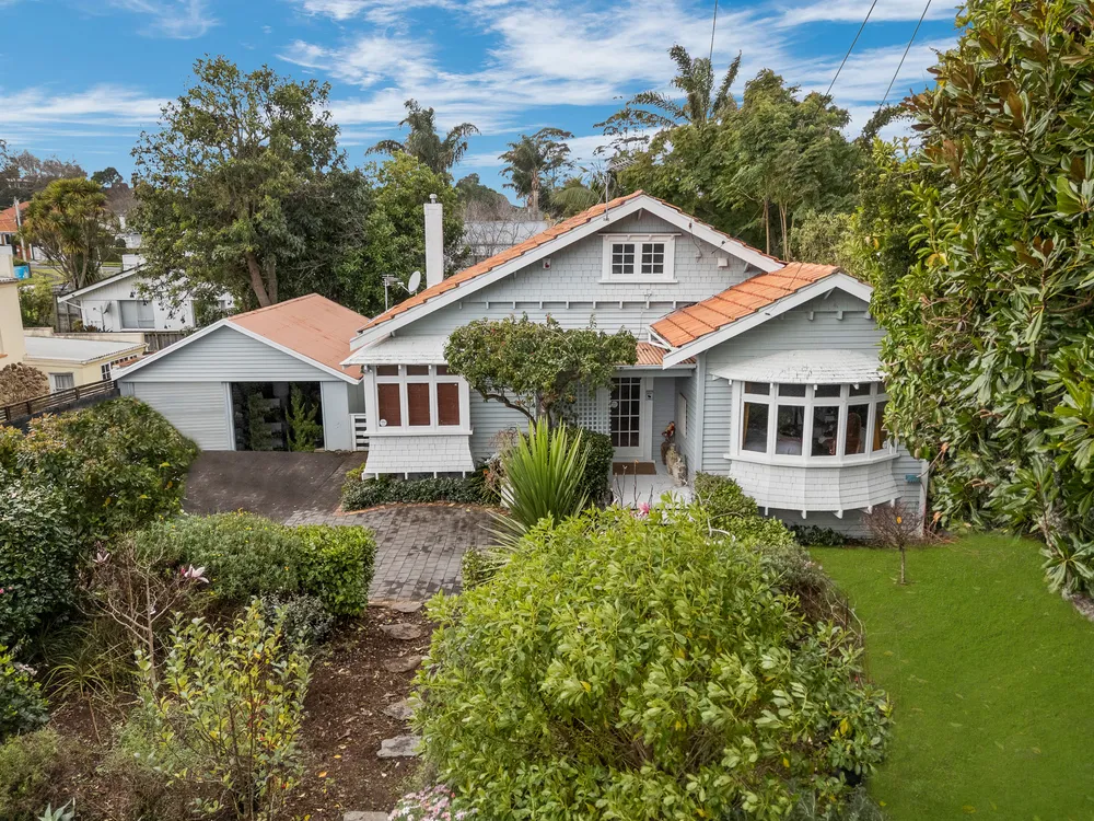 Photos of 924 Mount Eden Road