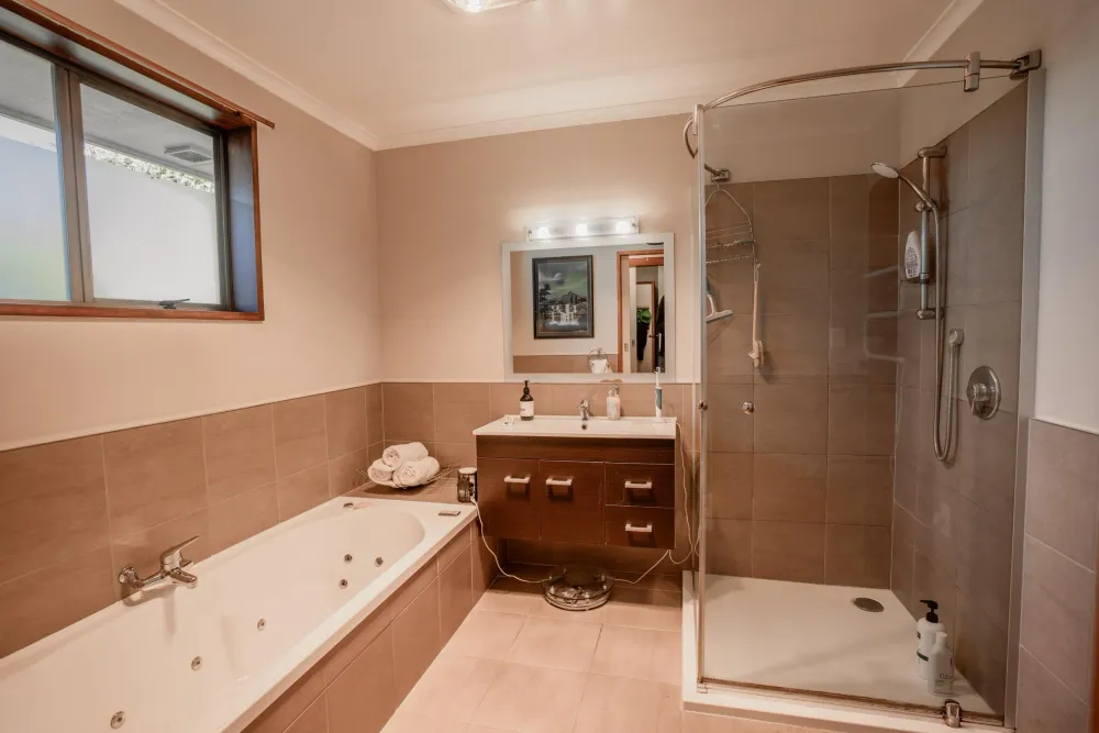 Photos of 574 Spur Hut Road