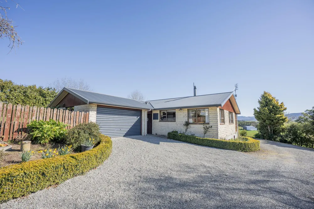 Photos of 574 Spur Hut Road
