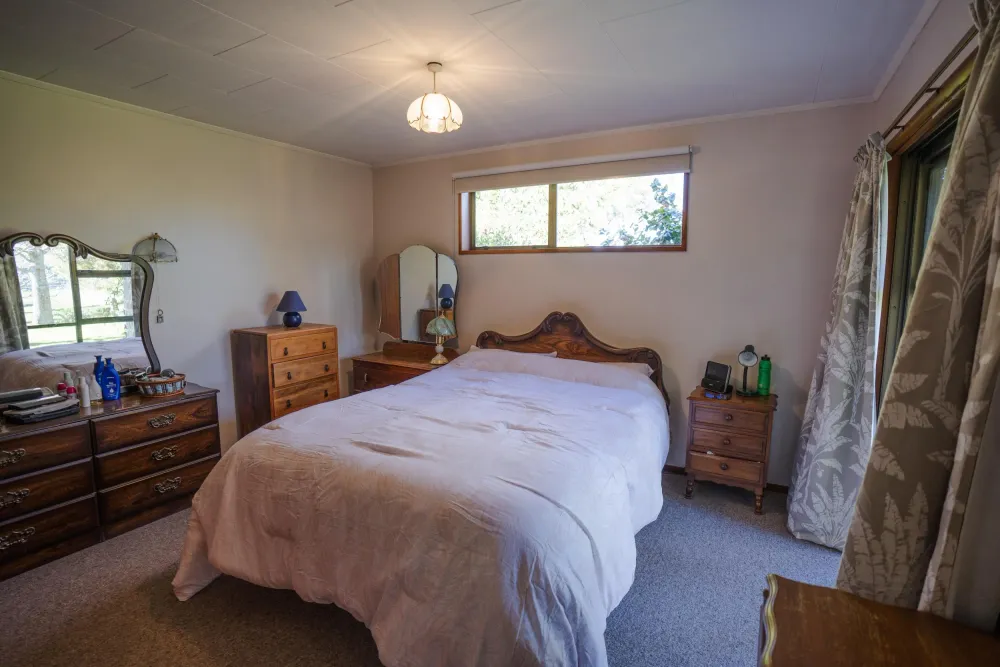 Photos of 574 Spur Hut Road