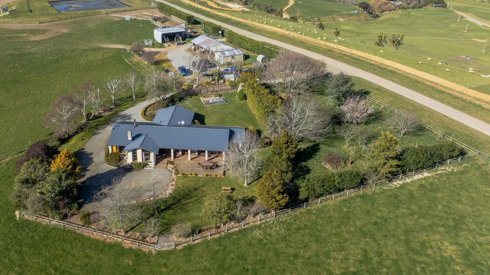 Photos of 574 Spur Hut Road