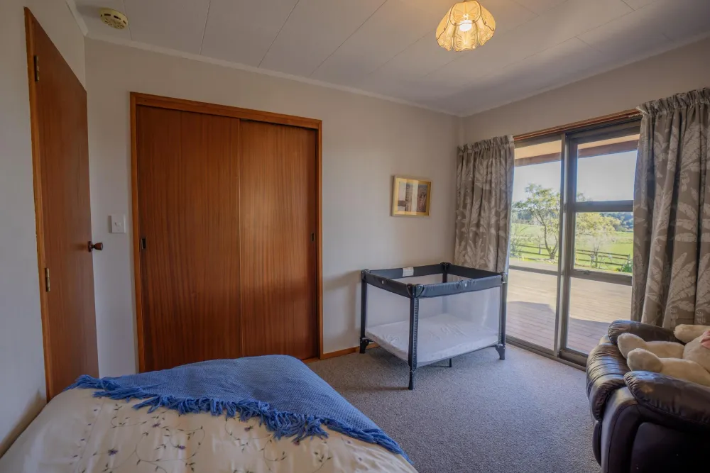 Photos of 574 Spur Hut Road