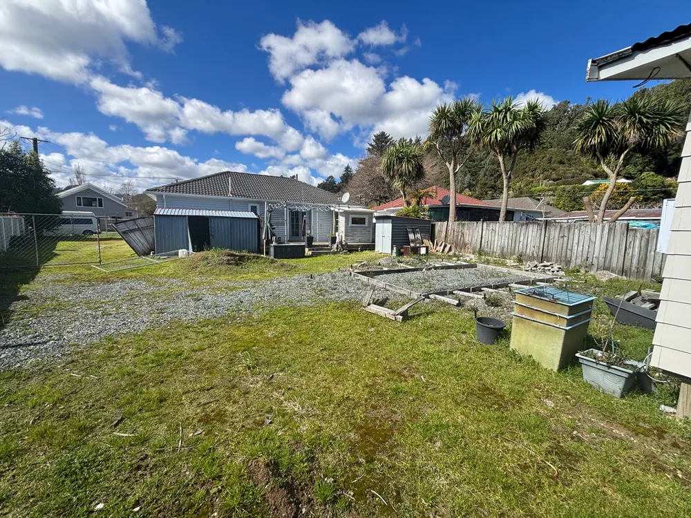 Photos of 34 Poole Crescent