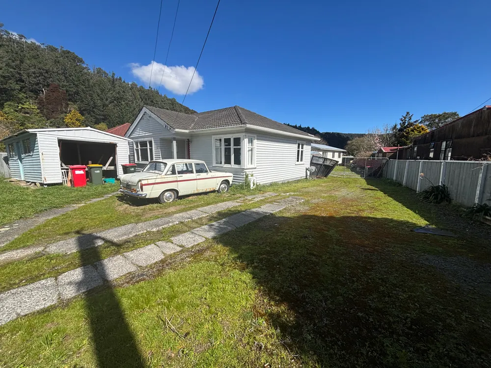 Photos of 34 Poole Crescent