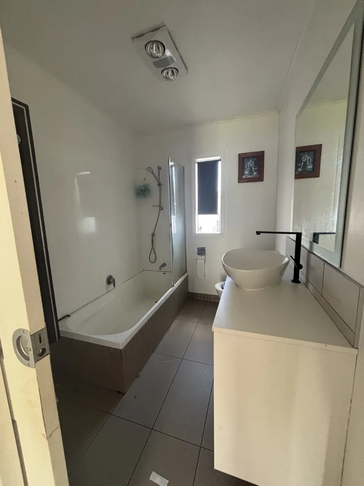 Photos of 34 Poole Crescent