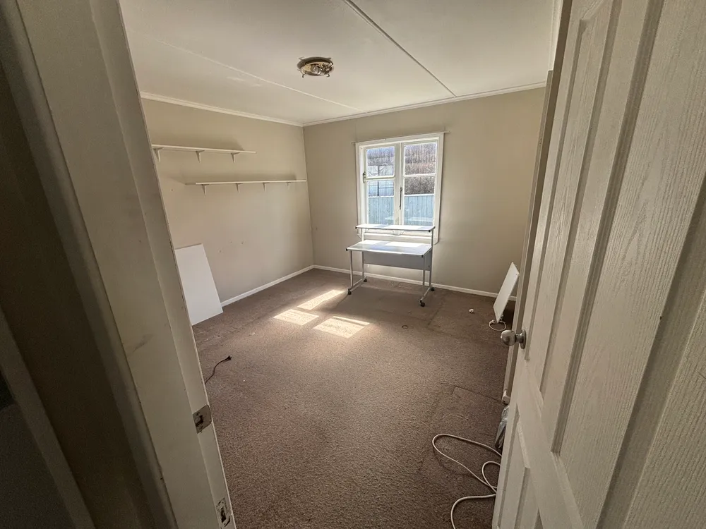 Photos of 34 Poole Crescent