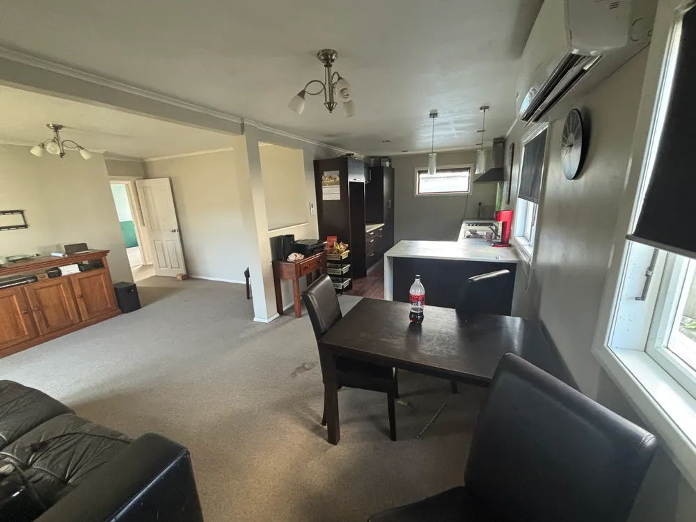 Photos of 34 Poole Crescent