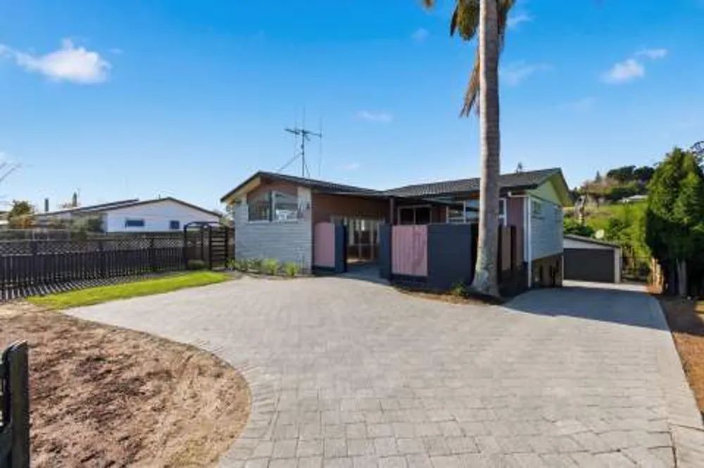 Photos of 18 Olivine Street