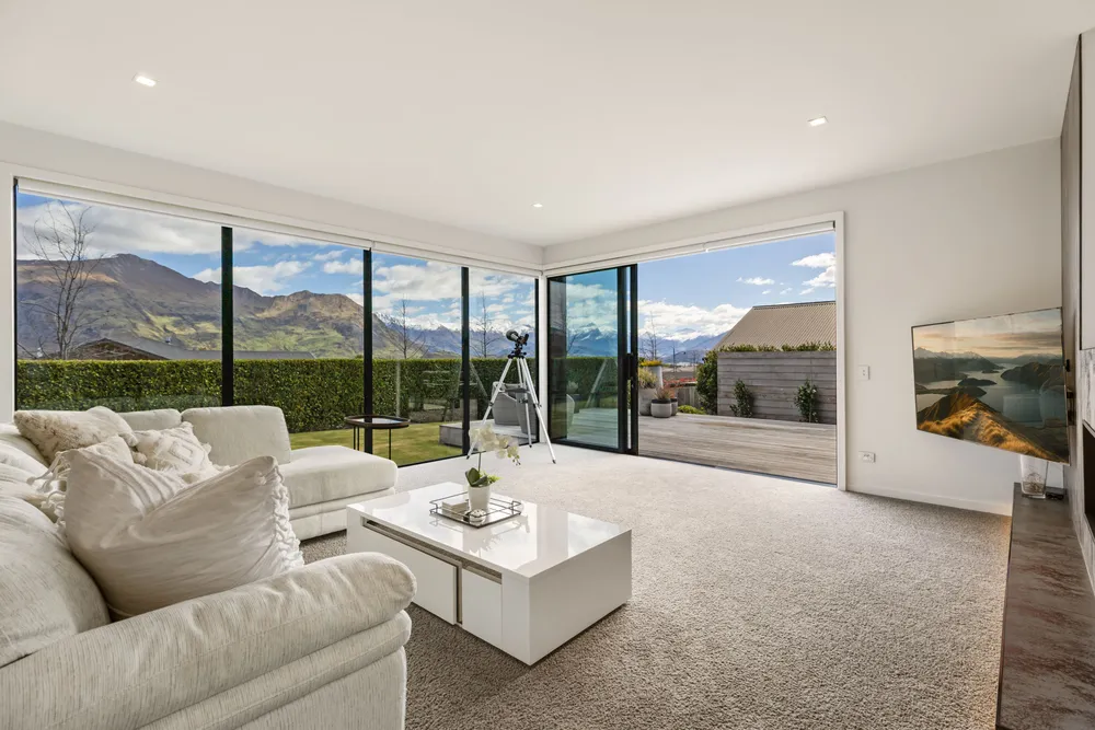 Photos of 6 Diamond Lane