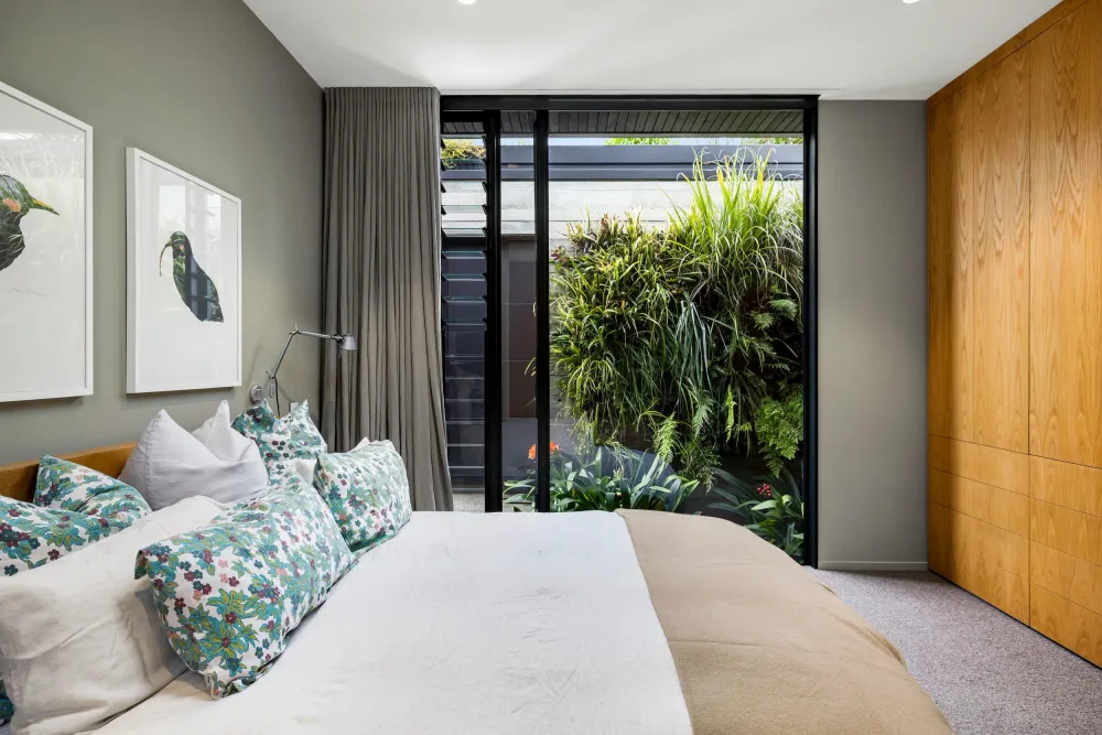 Photos of 33 Combes Road