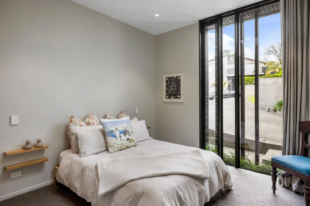 Photos of 33 Combes Road