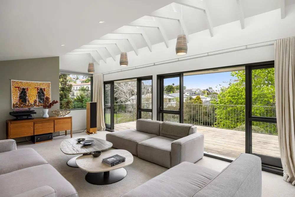 Photos of 33 Combes Road