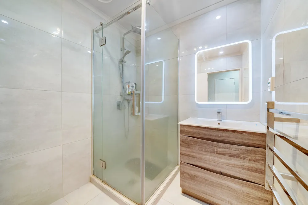 Photos of 18 Chapel Road