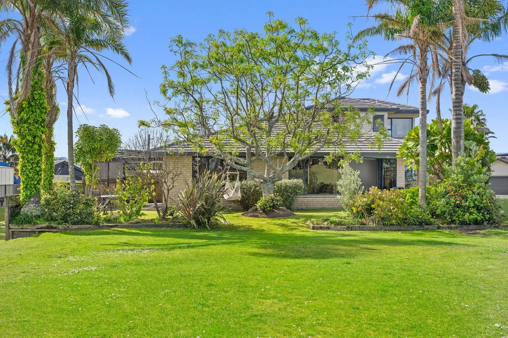 Photos of 19 Barbados Way