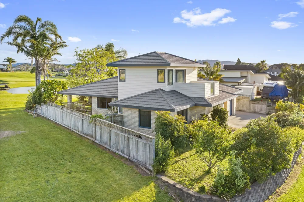Photos of 19 Barbados Way